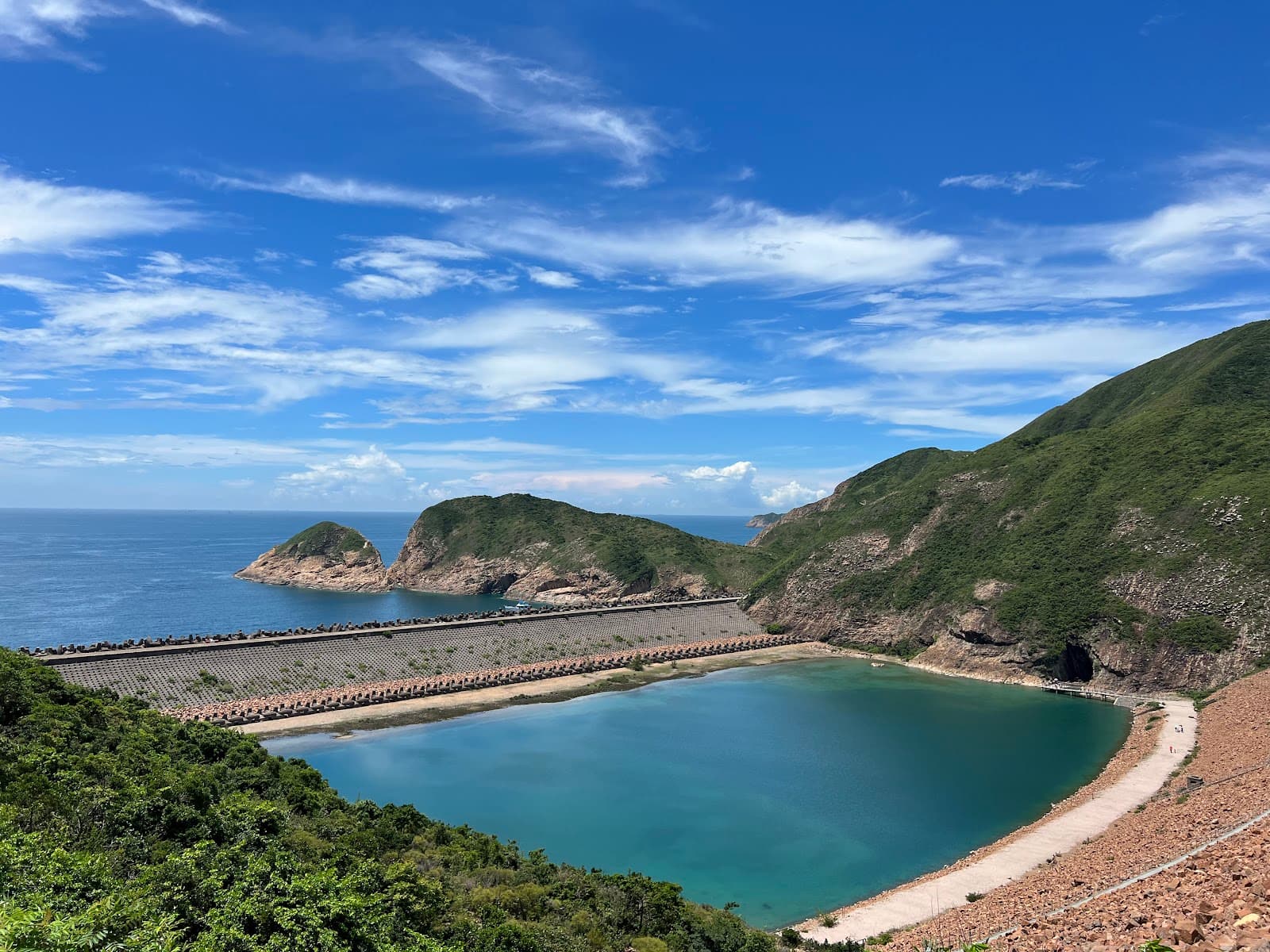 萬宜水庫東壩攻略:六角岩柱、破邊洲段預約制與四種交通方式