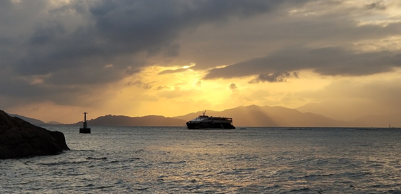 南丫島榕樹灣的日落海面全景
