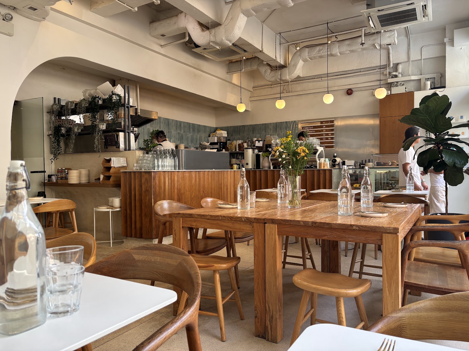【西貢美食攻略2026】必食 Cafe、海邊泰國菜、爆餡葡撻與高質海鮮：海鮮街實戰買法＋一日遊行程